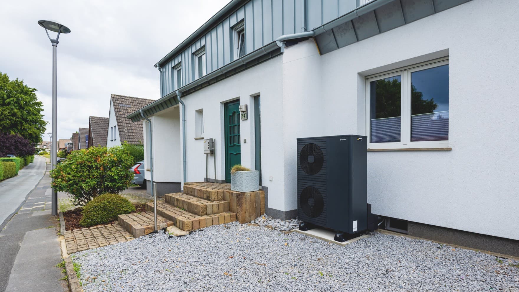 aroTHERM plus vor Bestandsimmobilie in Bochum von Familie Eichholtz © Vaillant GmbH
