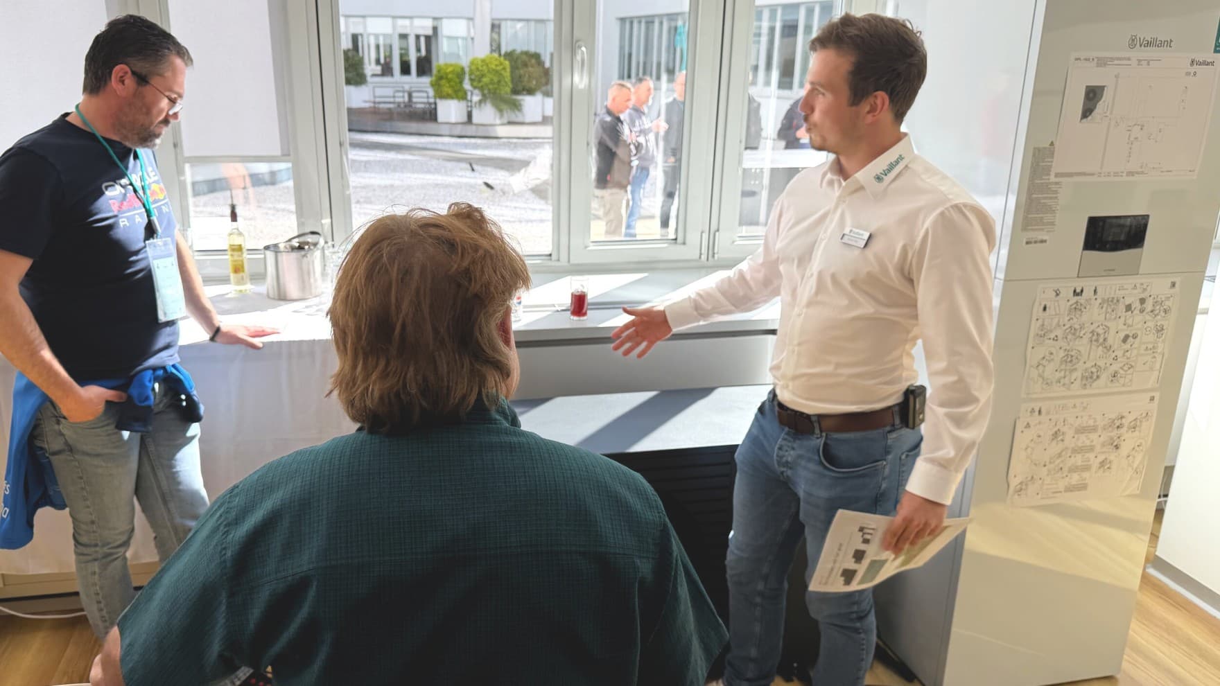 Die neue aroTHERM pro als Platzwunder für die Außenaufstellung