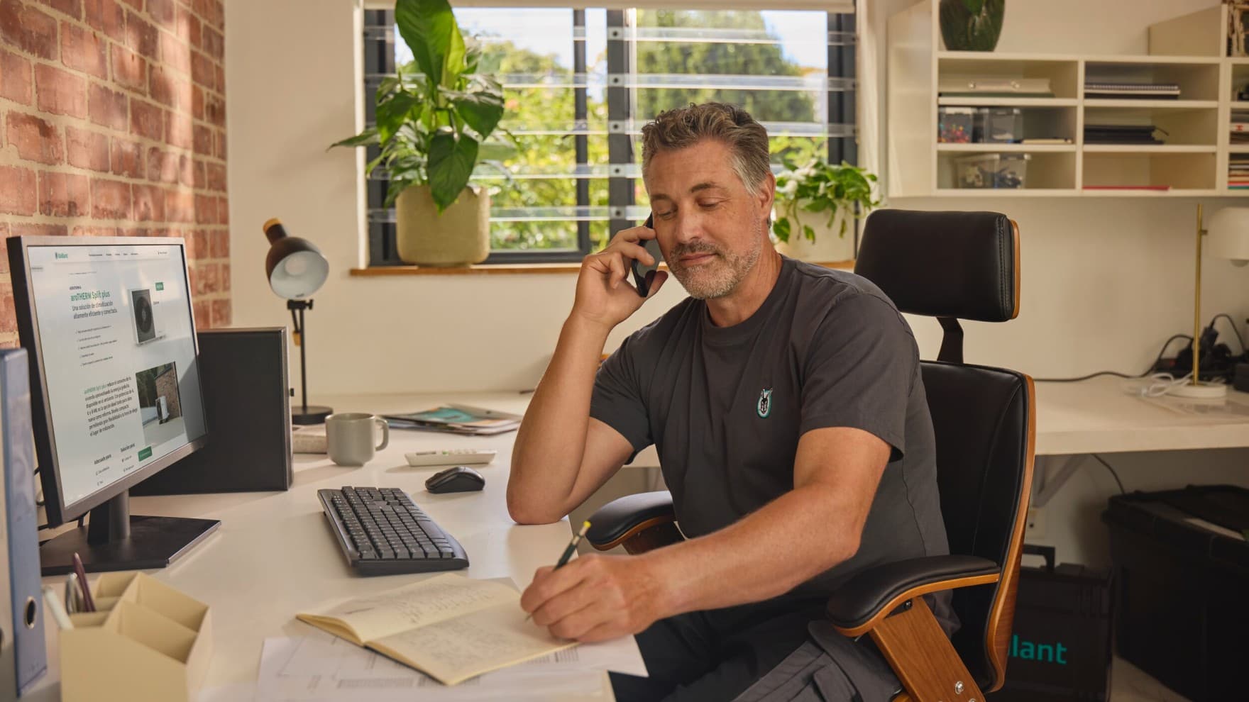 Ein Vaillant Experte am Telefon