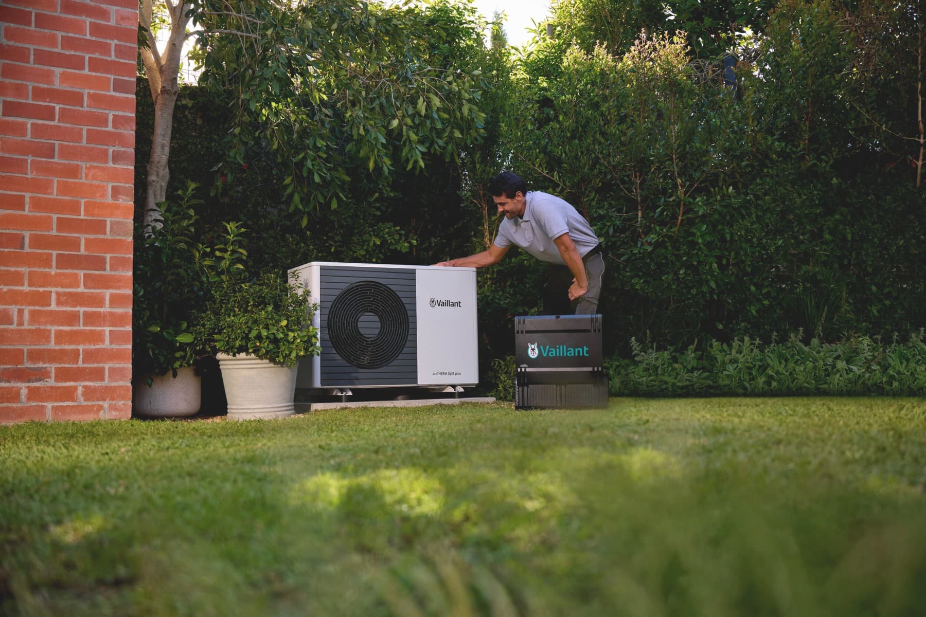 © Vaillant: Die fertig installierte aroTHERM Split plus