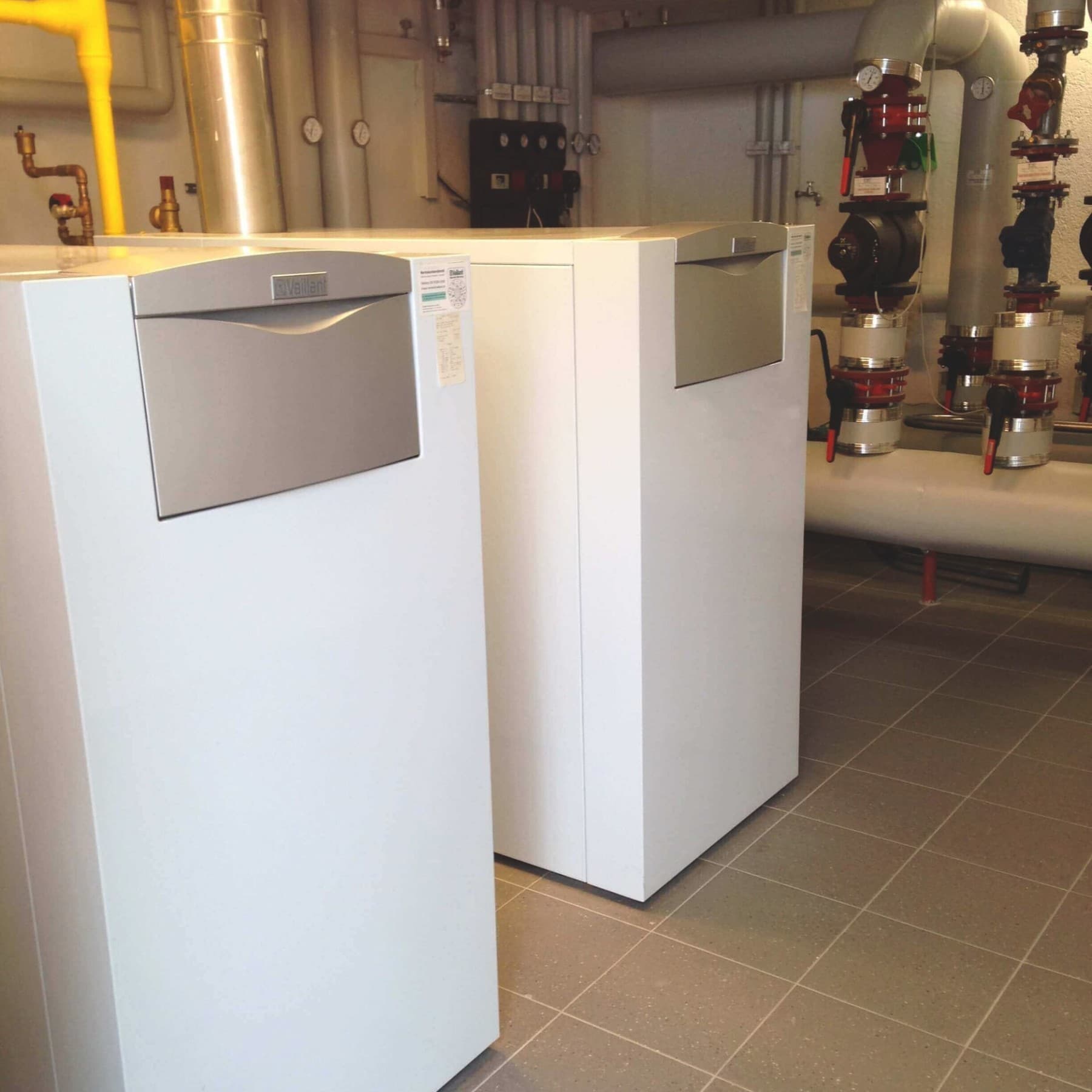 Vaillant Geräte in einem Heizungskeller