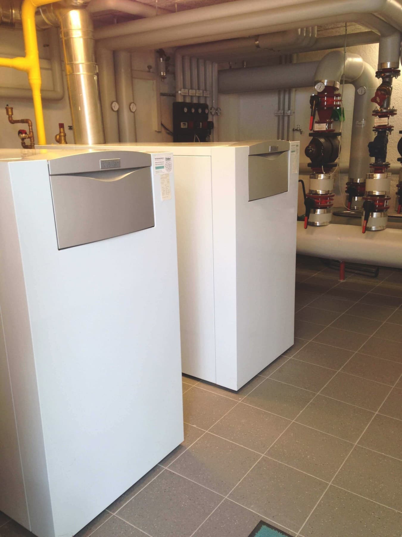 Vaillant Geräte in einem Heizungskeller