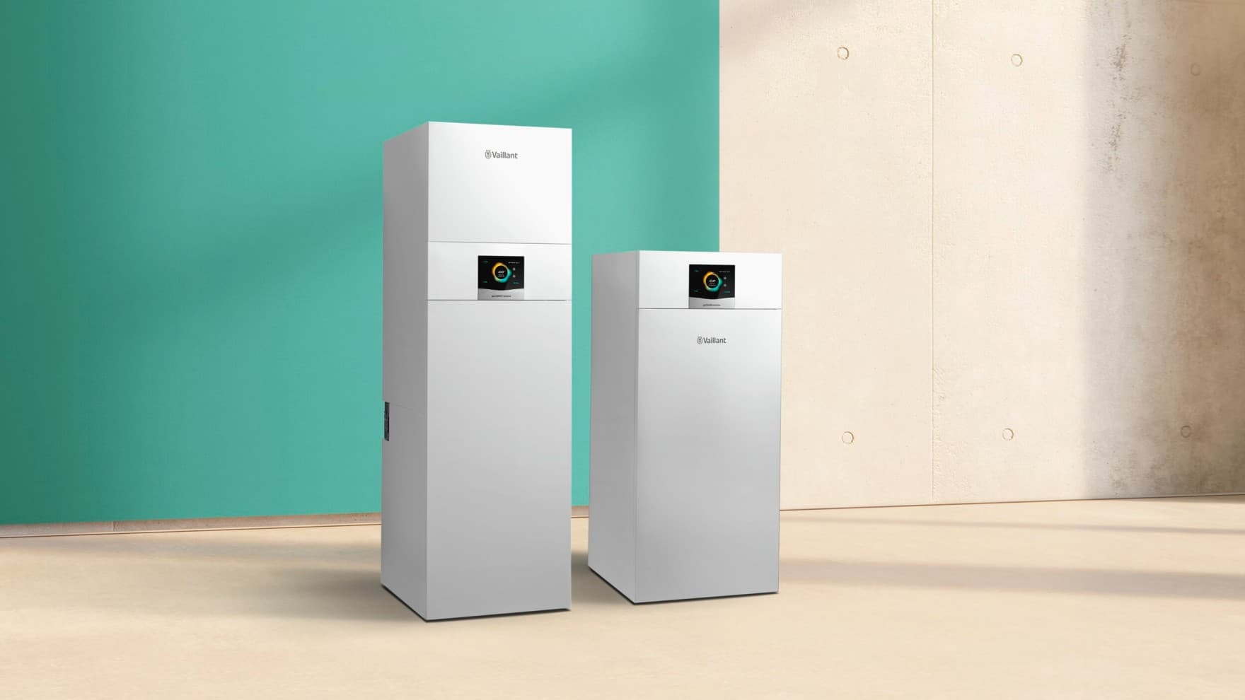 Die neue (vor Ort ausgestellt als Acryl-Modell) geoCOMPACT (links); hier zusammen mit der geoTHERM exclusive (rechts)