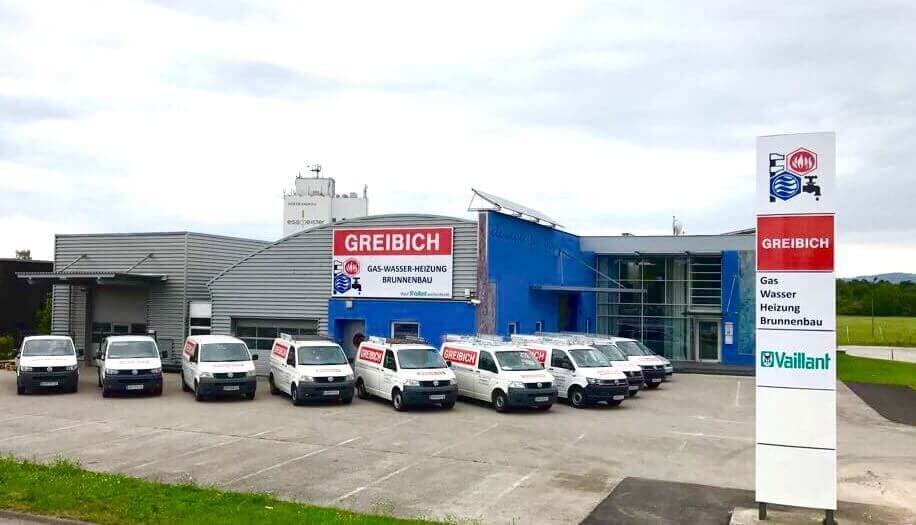 Greibich Firmenautos vorm Greibich Gebäude