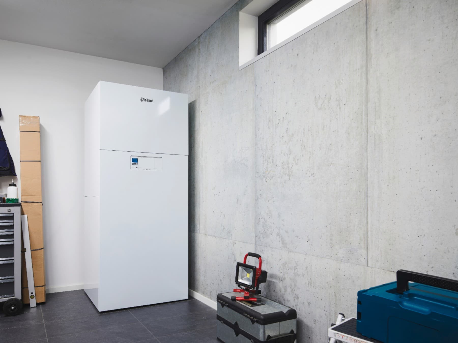 Wärmepumpe versoTHERM im Keller