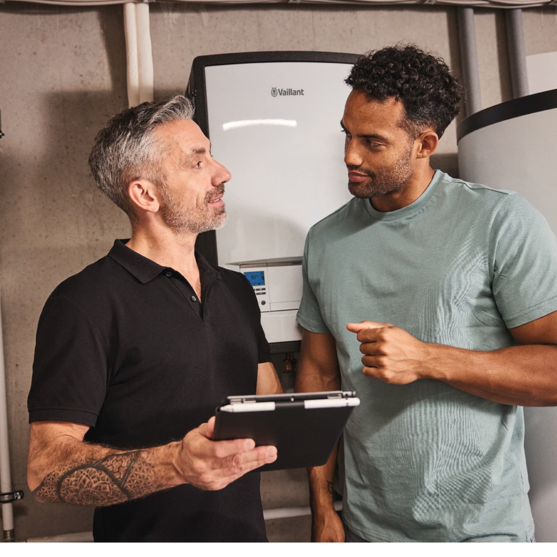 Servicepartner besucht Hausbesitzer