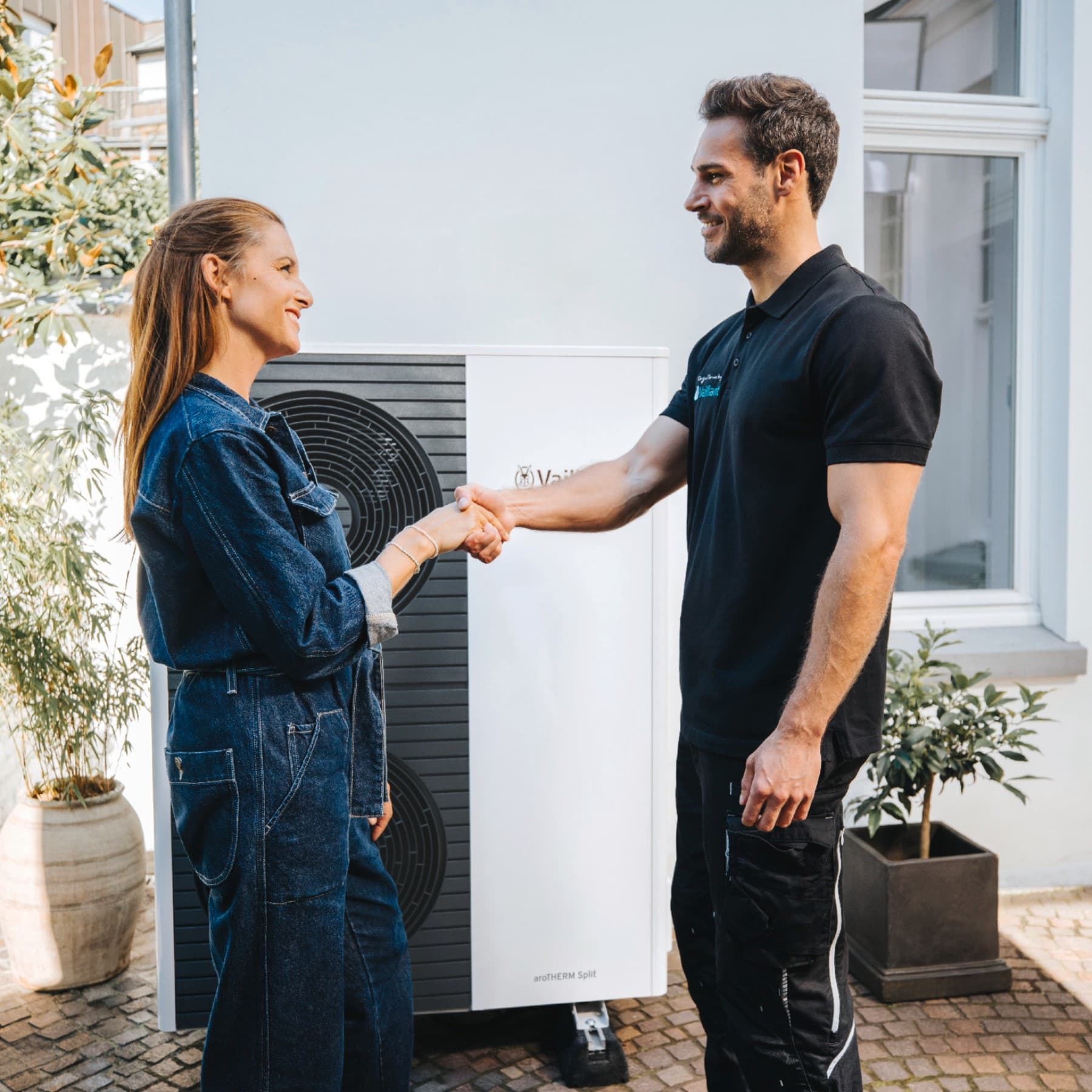 Vaillant Kundendiensttechniker und Endkundin