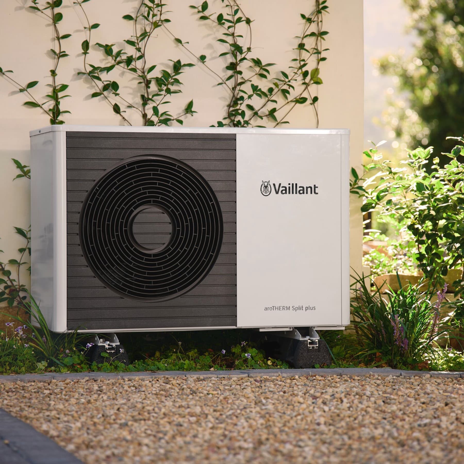 Wärmepumpe im Garten