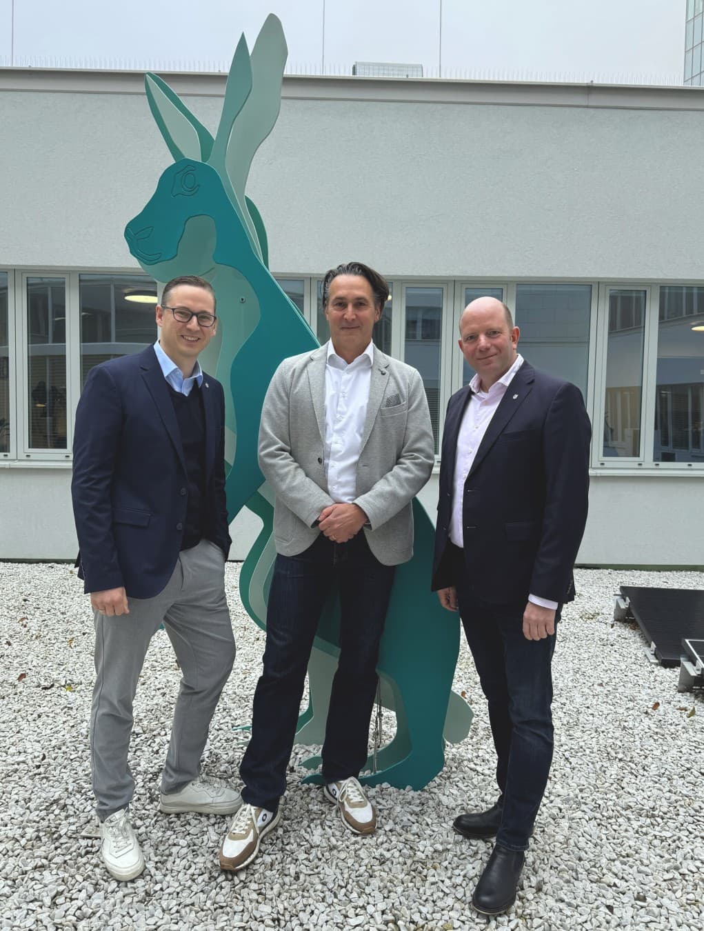 Kooperieren ab 1.1.2025 (v.l.n.r.): Aaron Biesenberger (Leitung Vertrieb Vaillant Österreich), Patrick Lenhart (Geschäftsführer 1a-Installateur Marketingberatung), Christian Buchbauer (Leitung Marketing und technical Pre-Sales Vaillant Österreich)