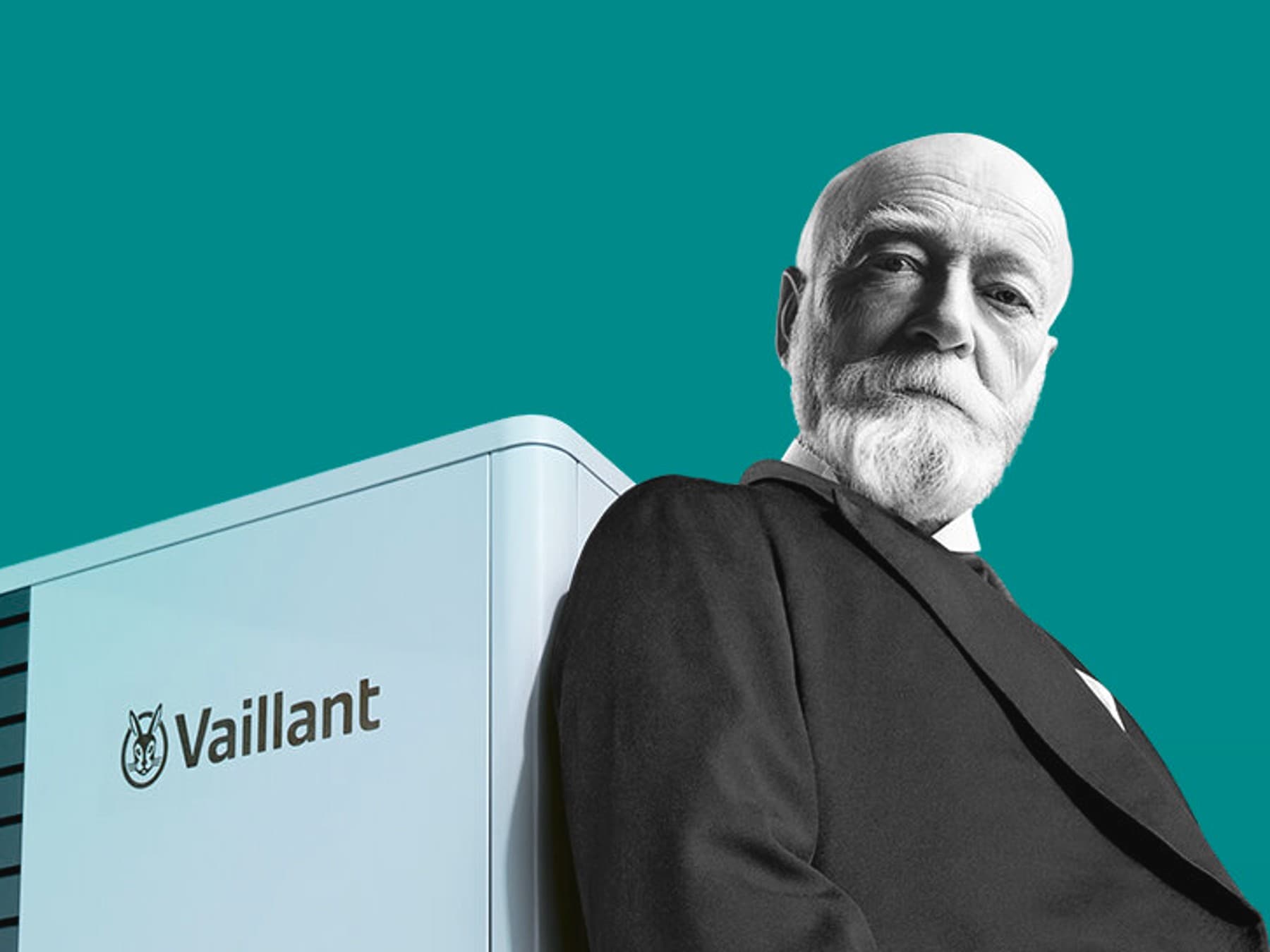 Johann Vaillant lehnt sich an eine Wärmepumpe