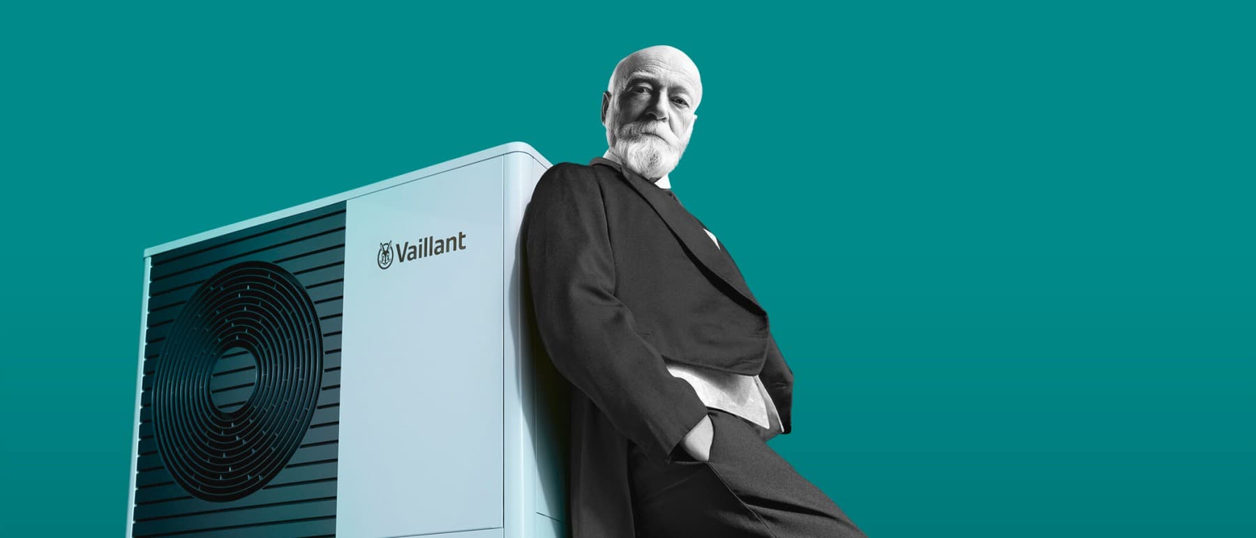 Johann Vaillant lehnt sich an eine Wärmepumpe