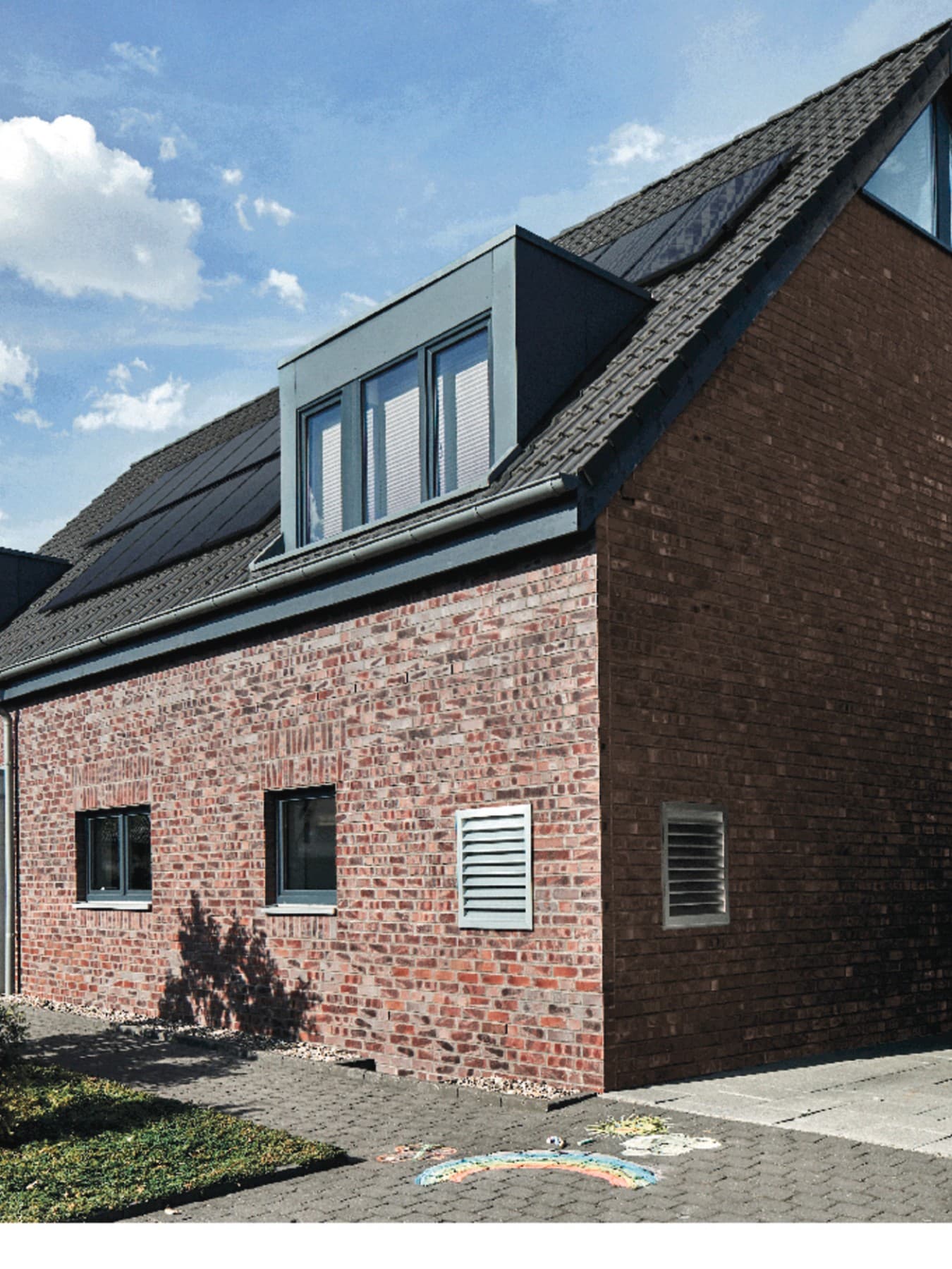 Backsteinhaus mit PV am Dach