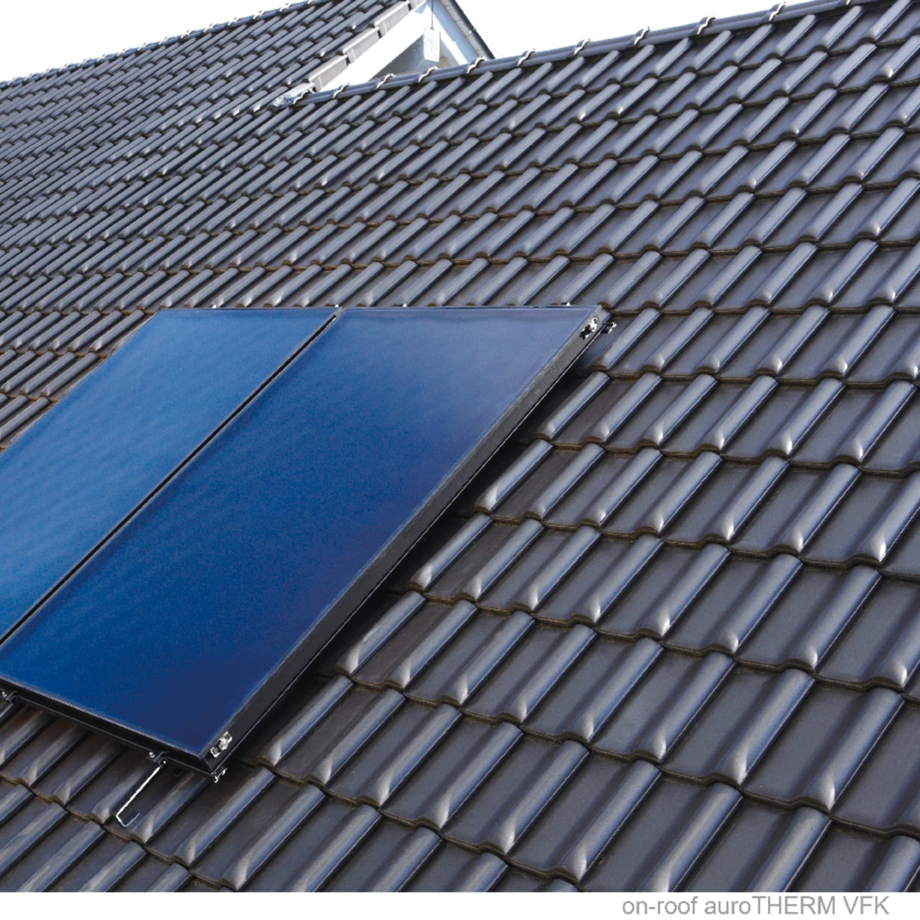 Dach mit PV-Modulen
