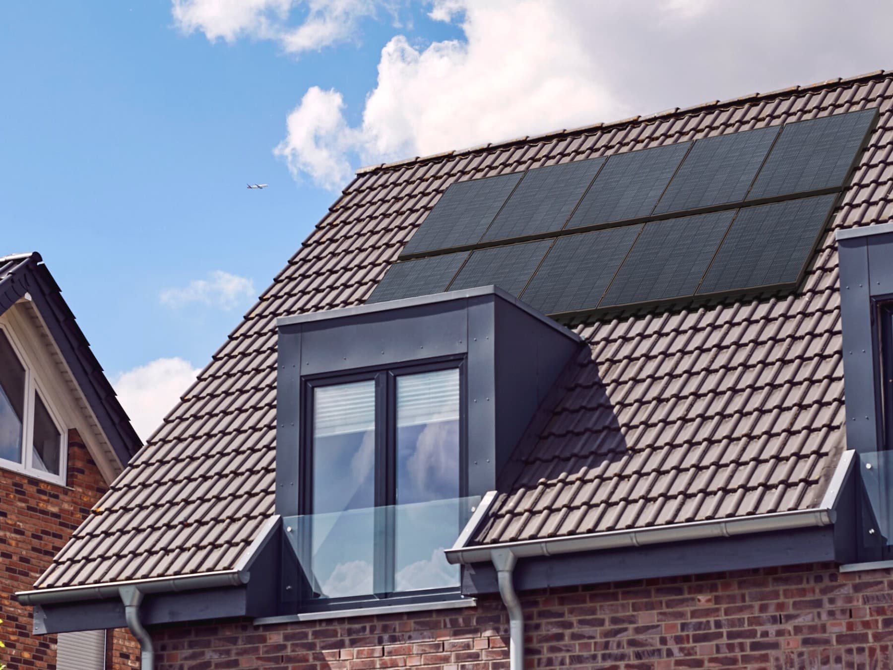 Solarmodule auf einem Hausdach