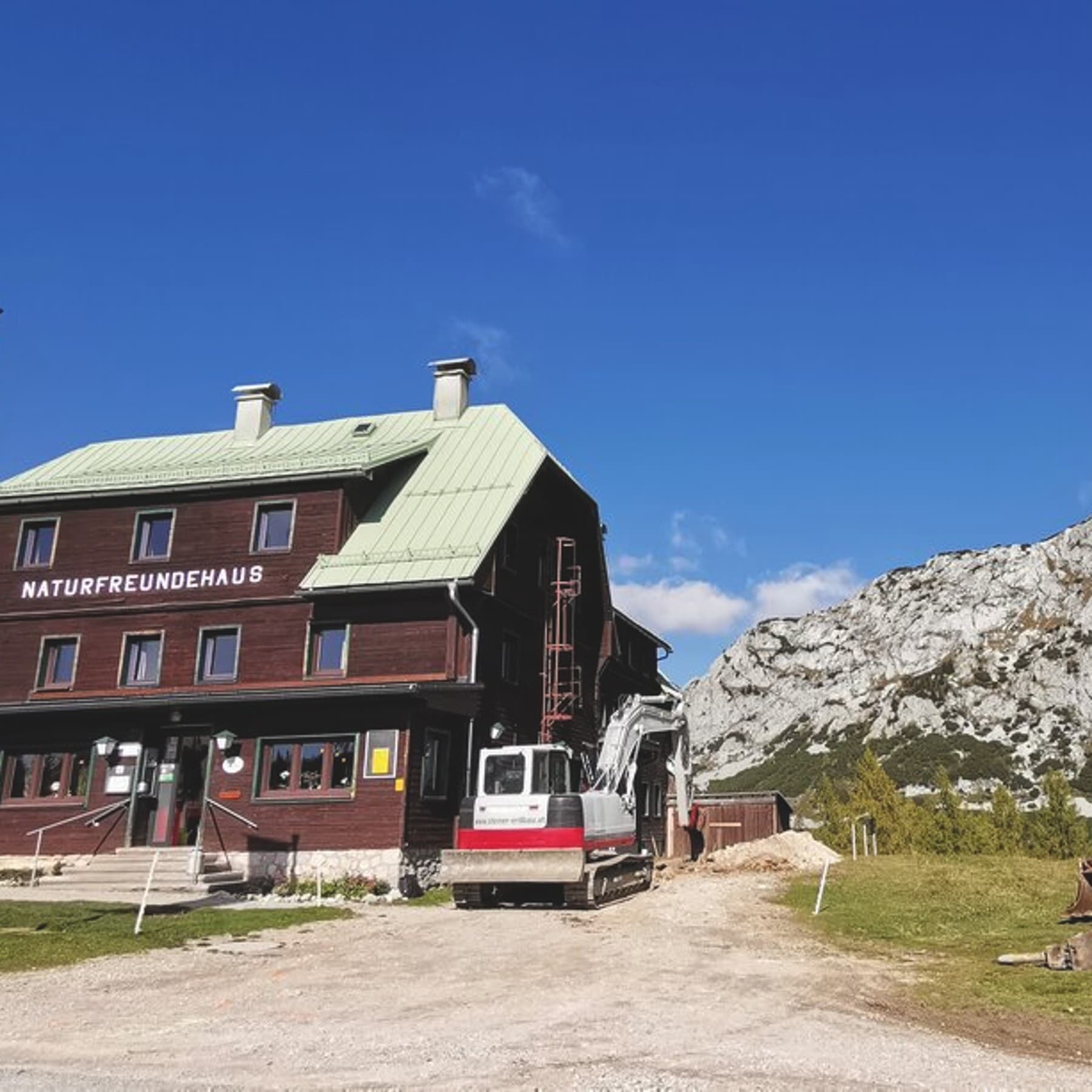 Bagger vorm Tauplitzhaus