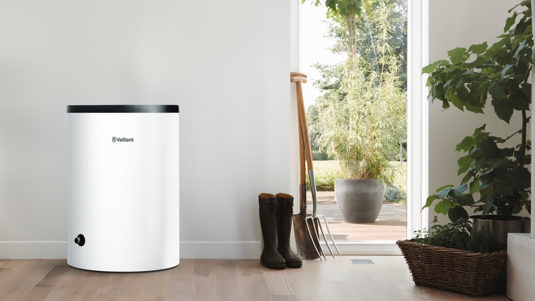 Warmwasserspeicher in einem Raum