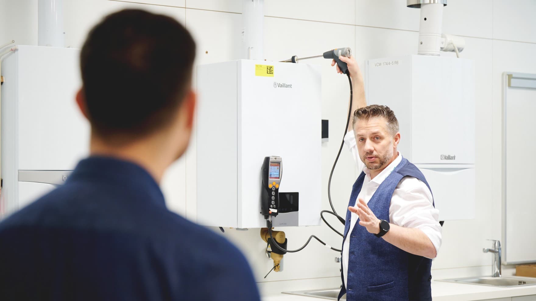 Trainer mit einem Vaillant Gerät