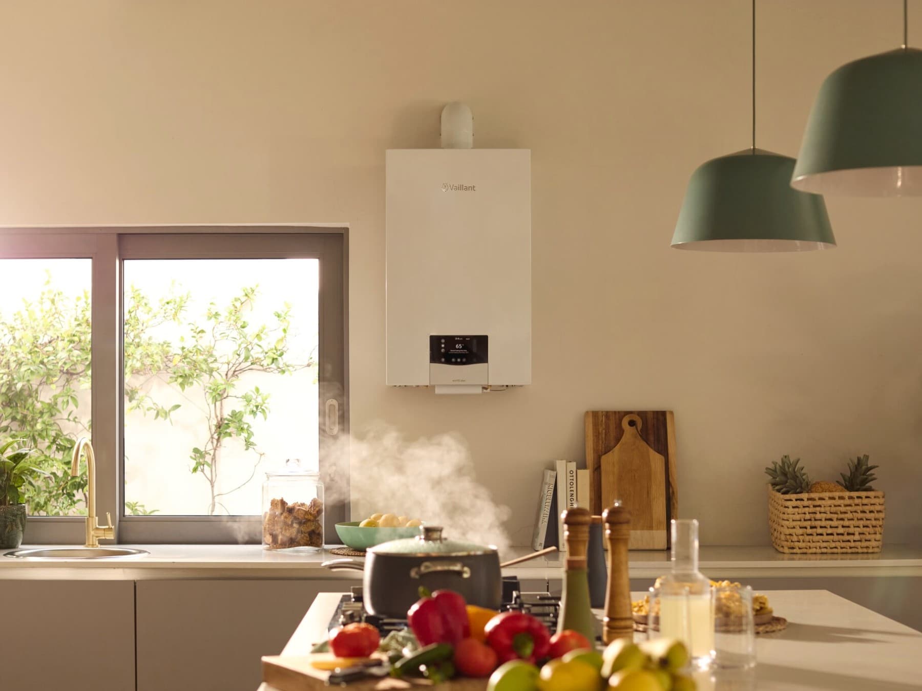 Wandhängender Gasboiler ecoTEC plus in einer Küche
